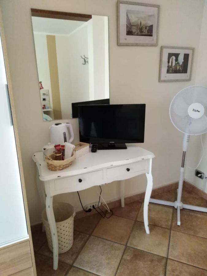 B&B Sotto Le Mura 帕沃卡纳韦塞 外观 照片